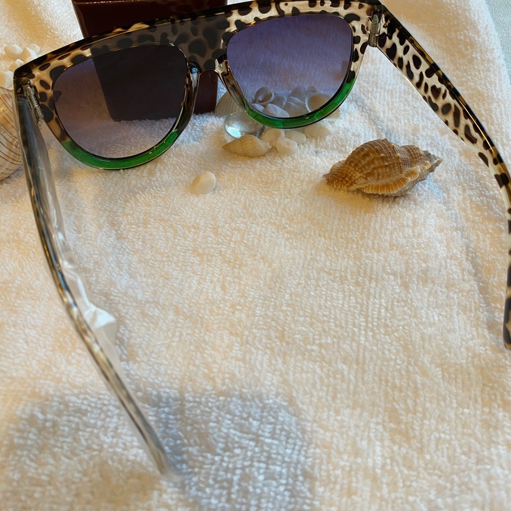 In the Jungle  Sunnies 🐆 - Picture 3 of 6
